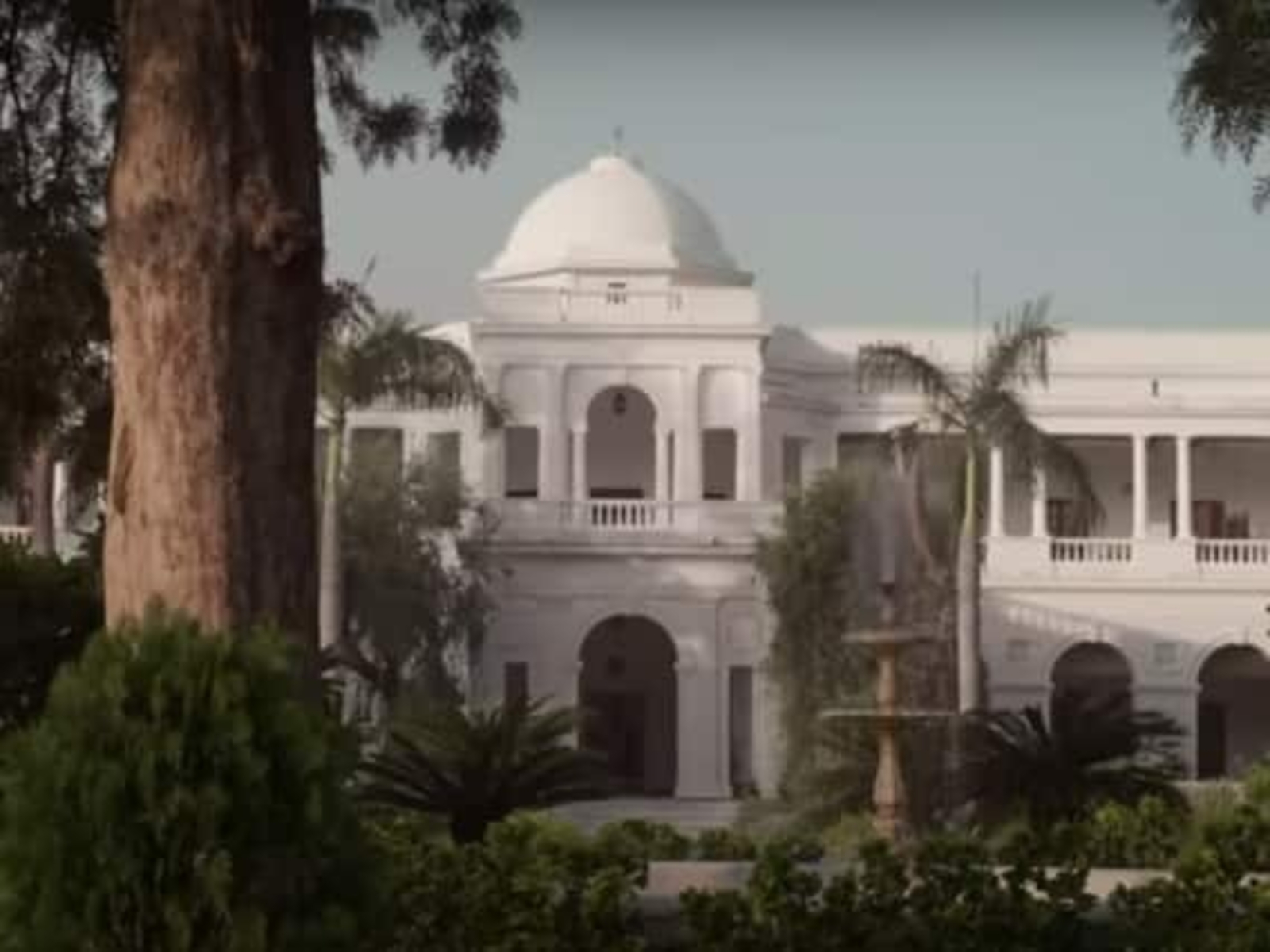 Unseen Pictures of the Pataudi Palace Owned by Saif Ali Khan!